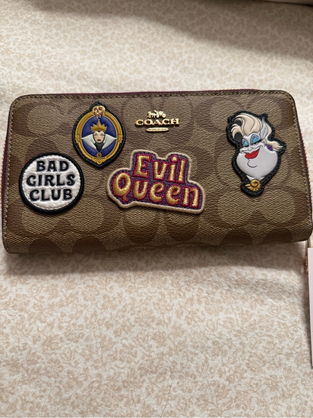 Coach Khaki Patch Wallet with Multicolor Character Appliqués - Picture 3 of 6